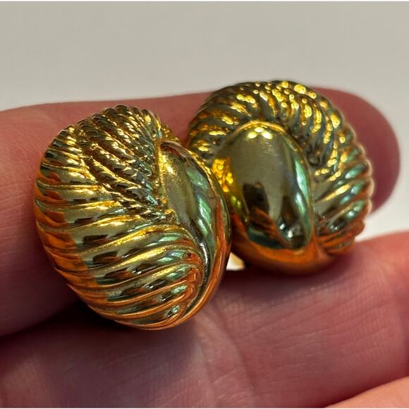 Vintage Monet clip on earrings shiny gold knotted textured dimensional 1980's - Picture 6 of 6